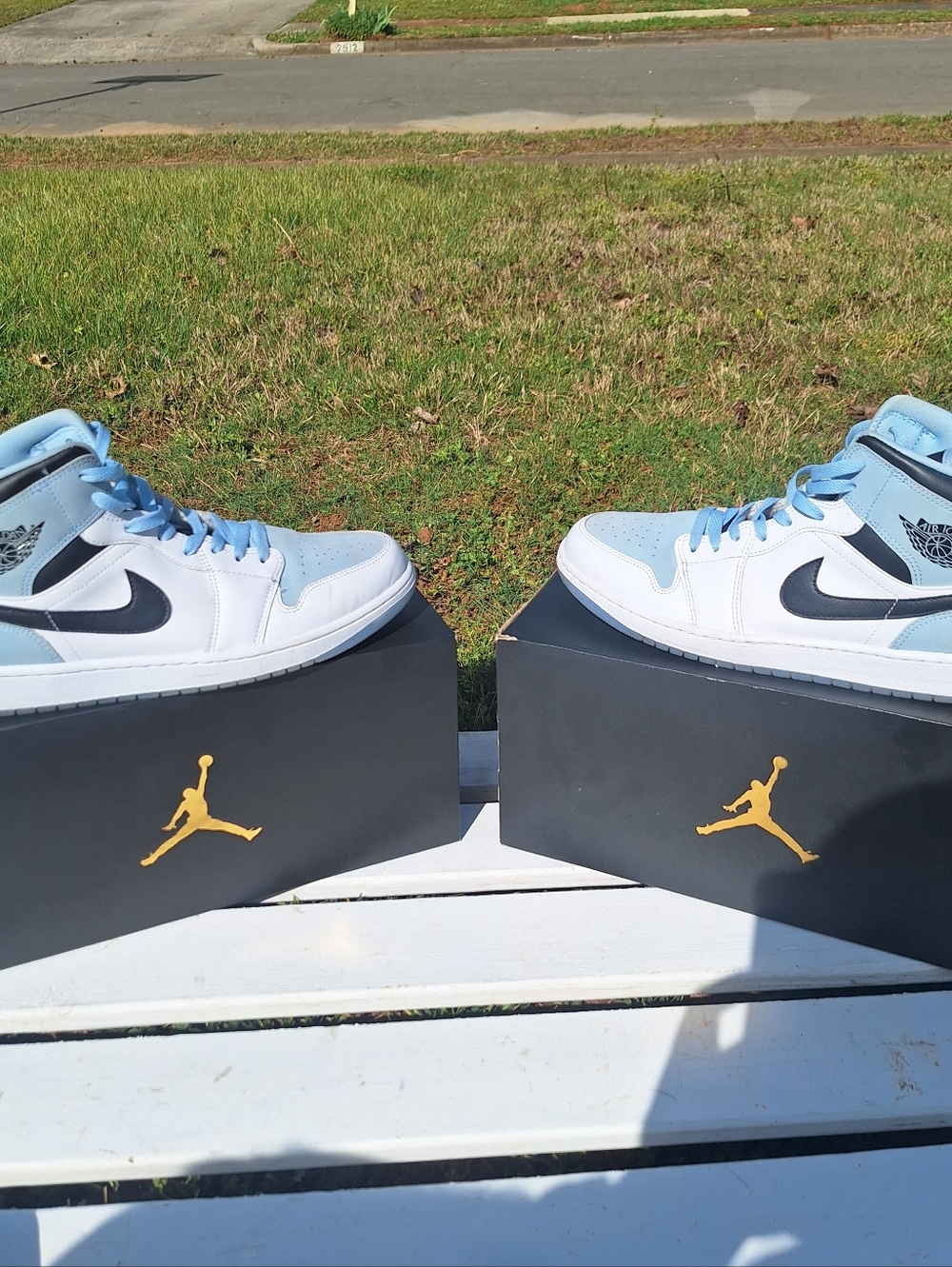 Nike Air Jordan 1 Mid SE "White Ice Blue" SKU	DV1308 104 Size 12 MENS Shoe